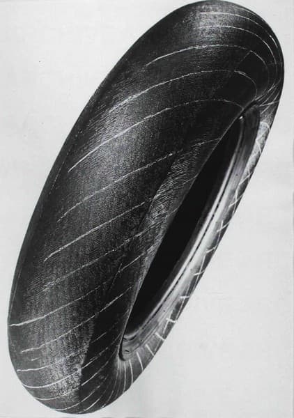 Studio pubblicitario per pneumatici Pirelli